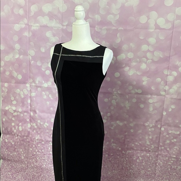 Laundry Shelli Segal velvet T panel dress - Picture 10 of 16